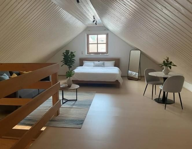 Geräumige 3,5-Zimmer-DG-Mais.-Wohnung mit Balkon